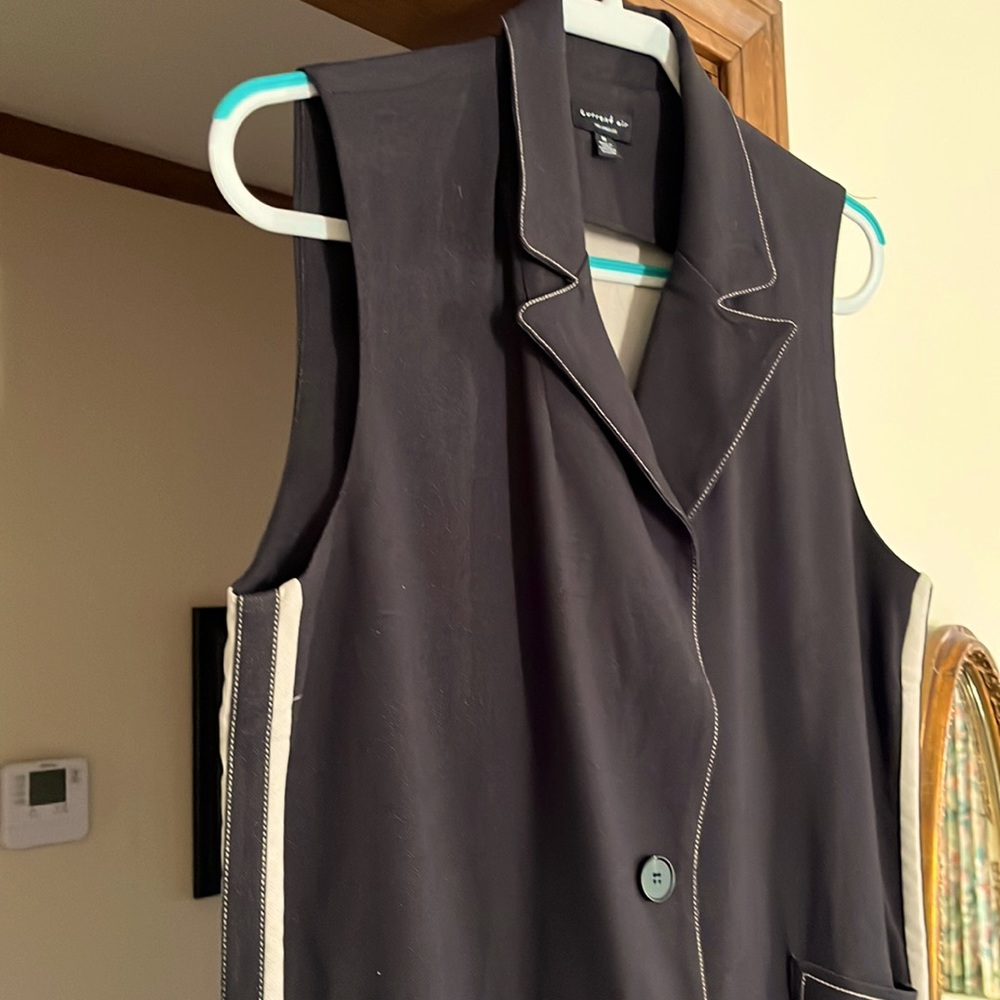 Sleeveless duster